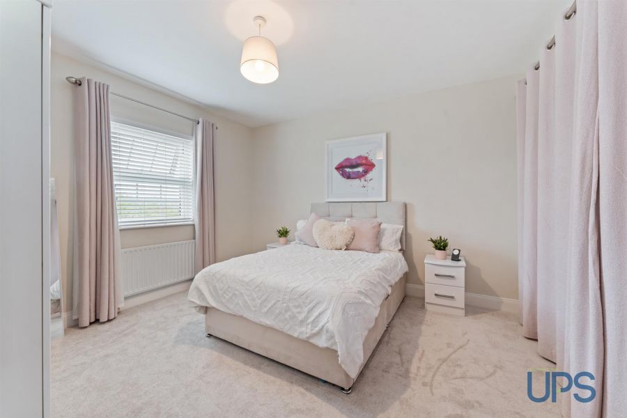 4 Mount Eagles Grove