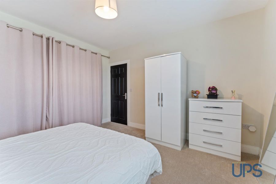 4 Mount Eagles Grove