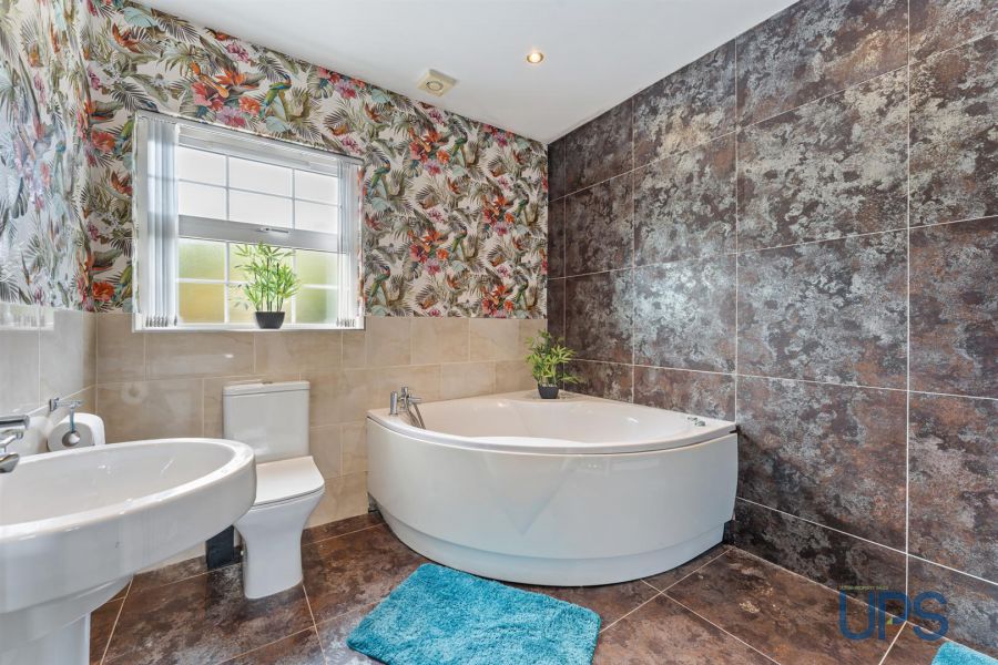 4 Mount Eagles Grove