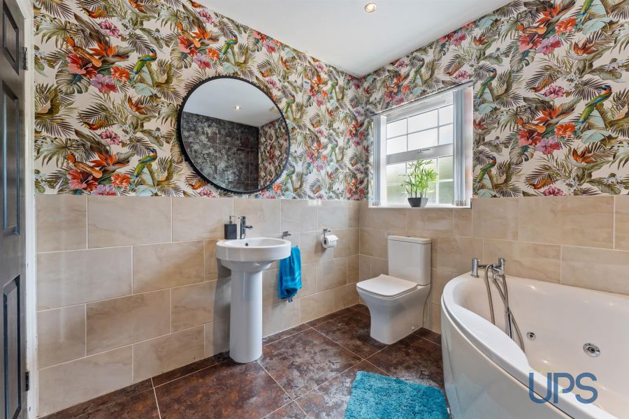 4 Mount Eagles Grove