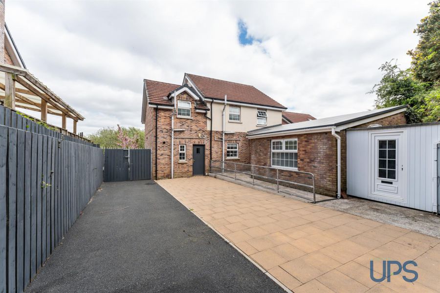 4 Mount Eagles Grove