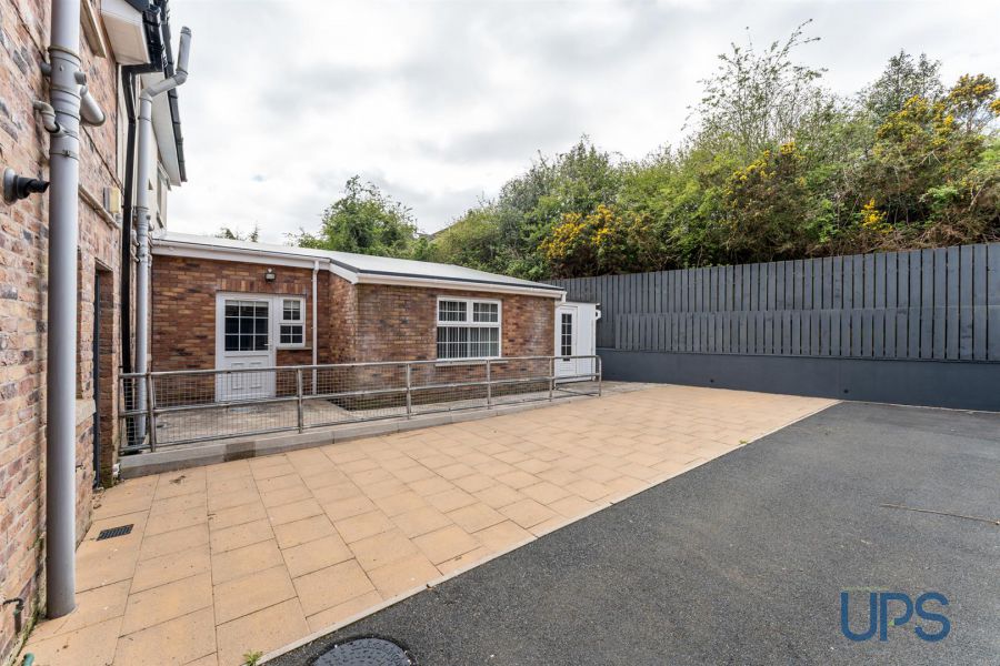 4 Mount Eagles Grove