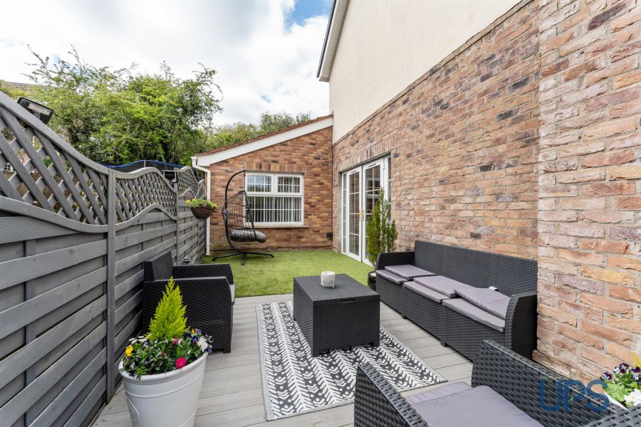 4 Mount Eagles Grove