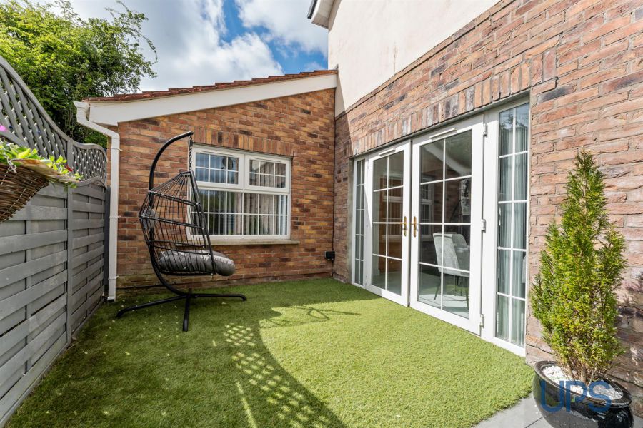 4 Mount Eagles Grove