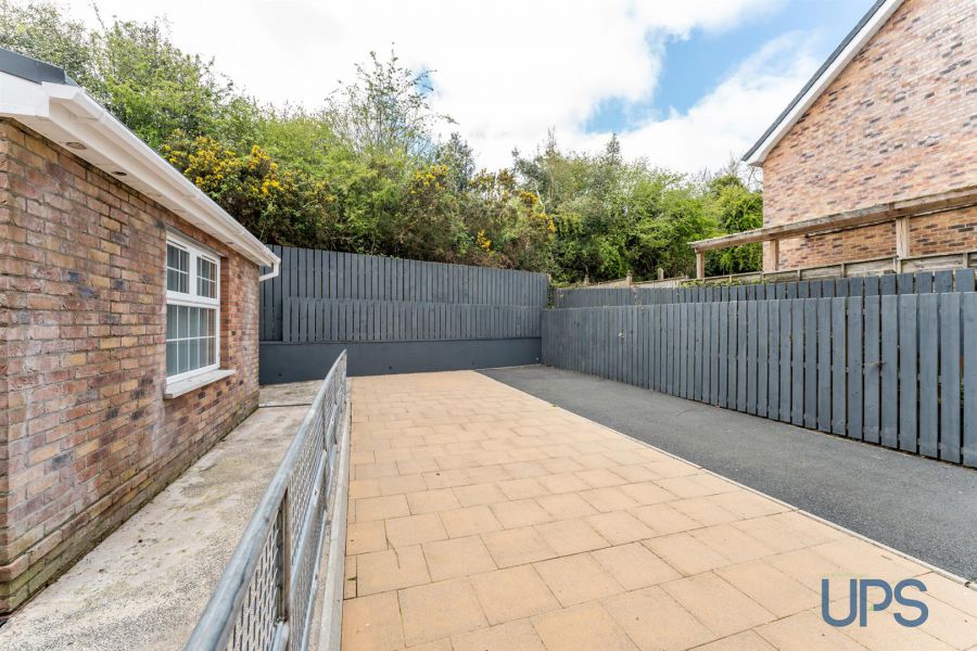 4 Mount Eagles Grove