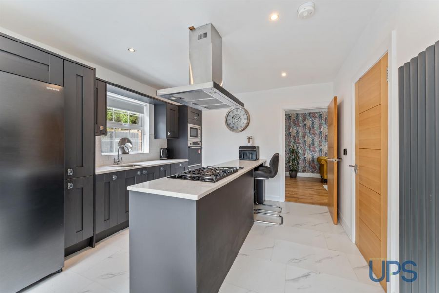 4 Mount Eagles Grove