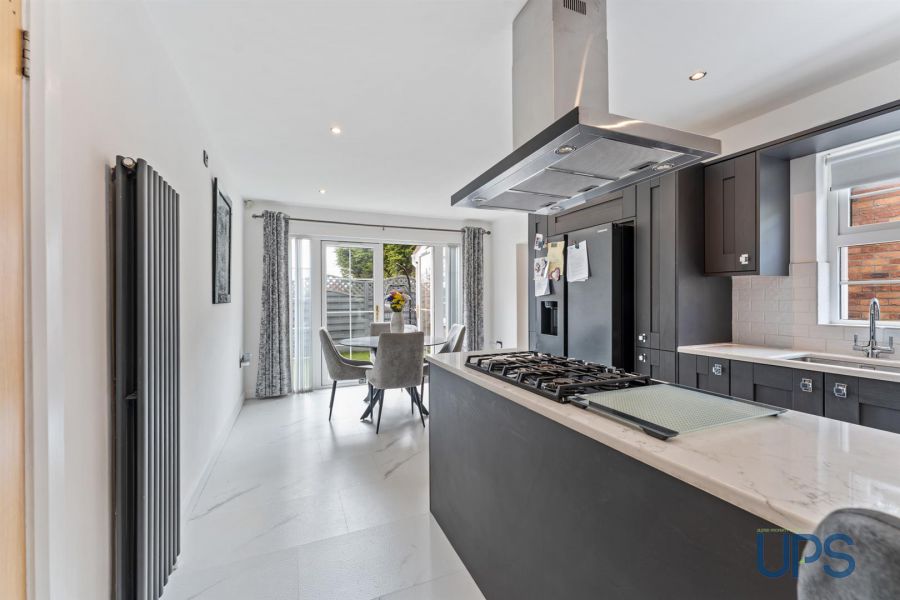 4 Mount Eagles Grove