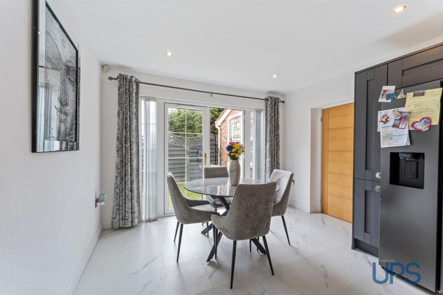 4 Mount Eagles Grove