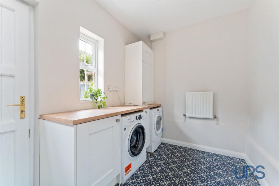 4 Mount Eagles Grove