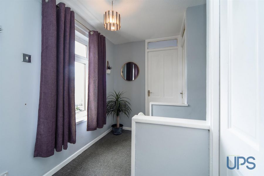 203 Laurelbank