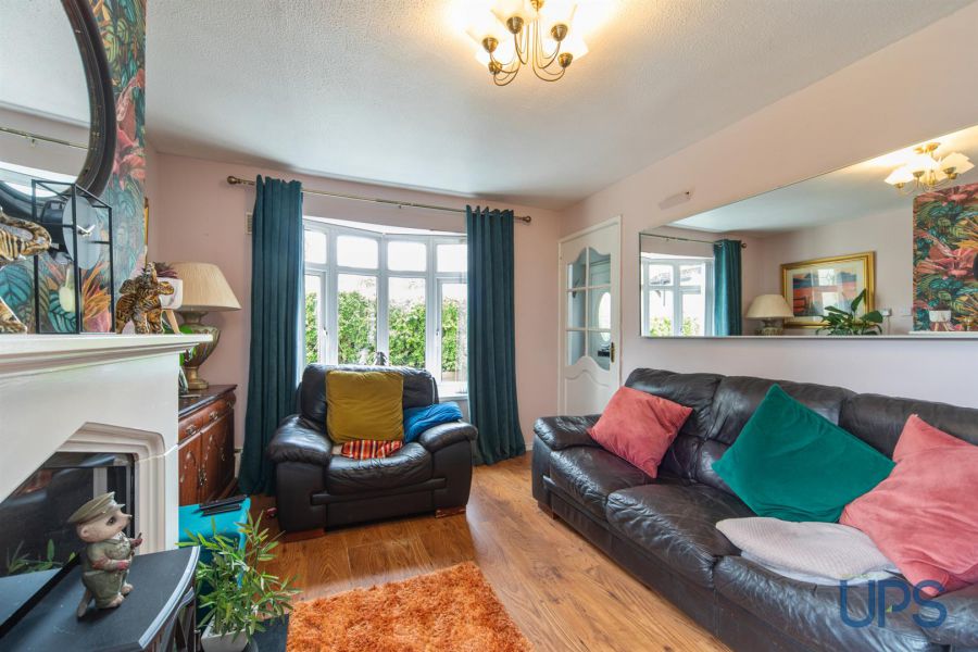 203 Laurelbank