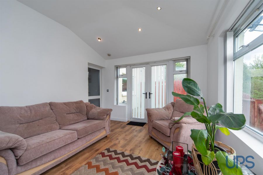 203 Laurelbank