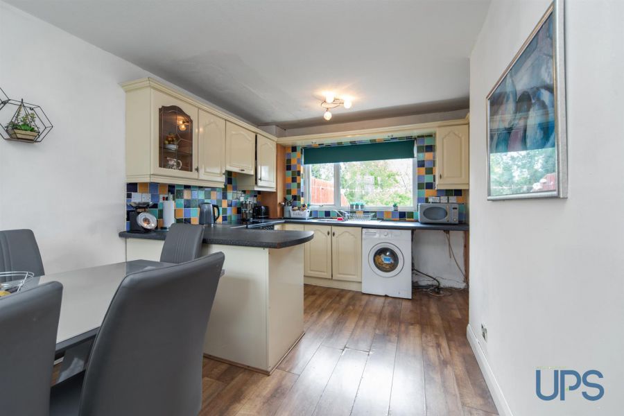 203 Laurelbank