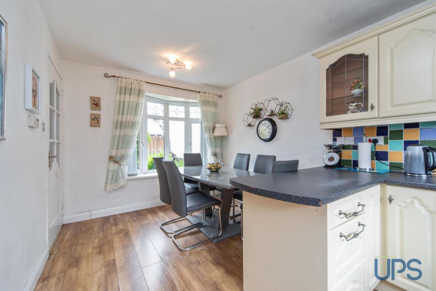 203 Laurelbank