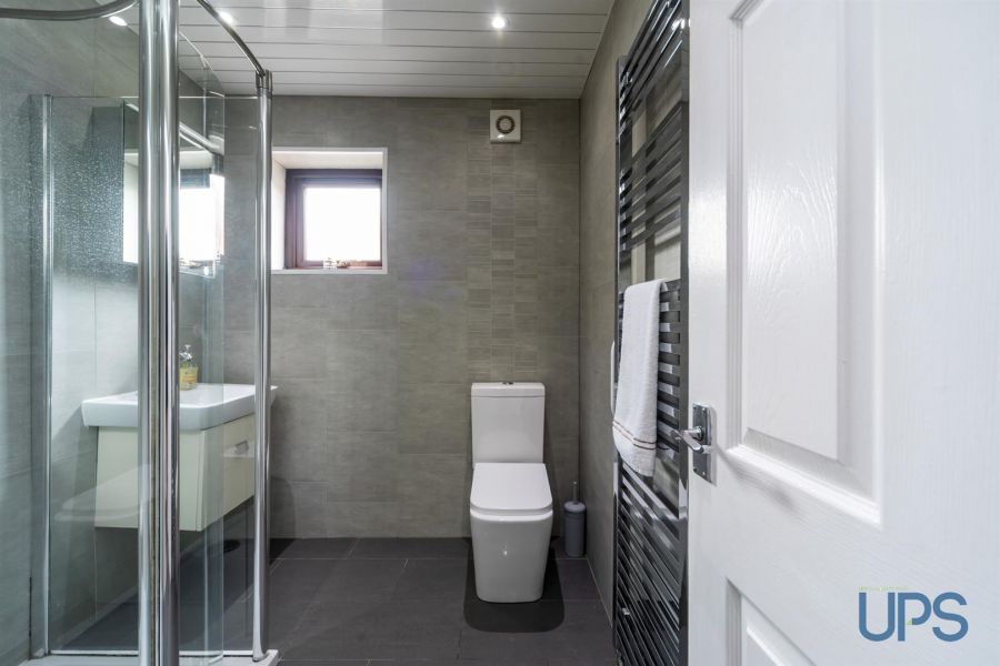Apt, 76A Glen Road