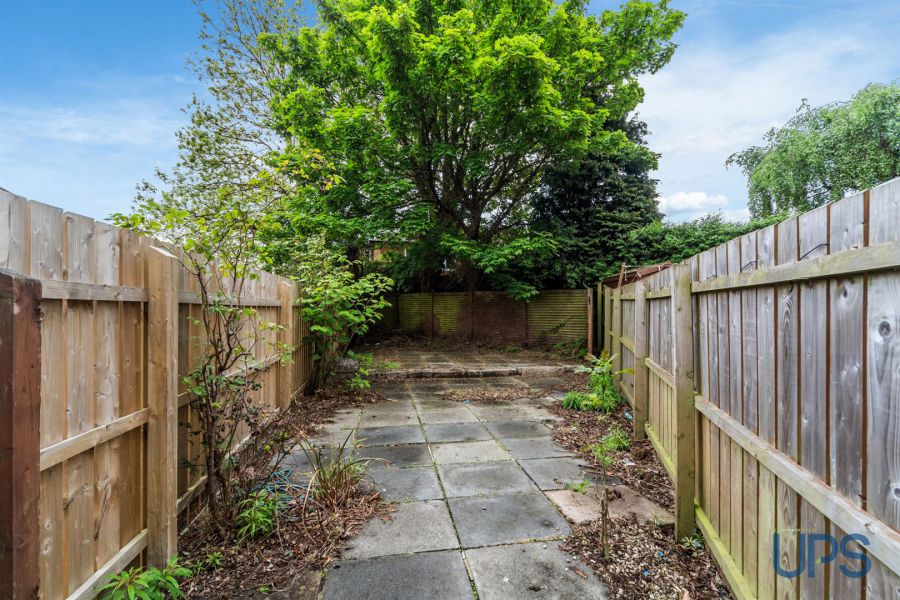 Apt, 76A Glen Road