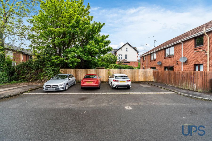 Apt, 76A Glen Road