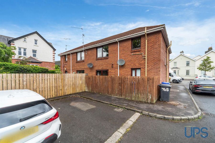 Apt, 76A Glen Road