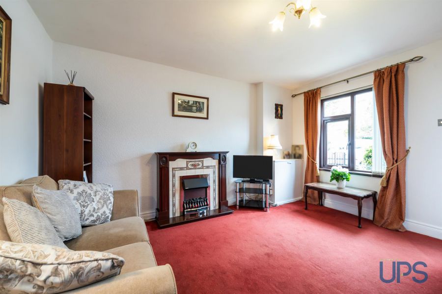 Apt, 76A Glen Road