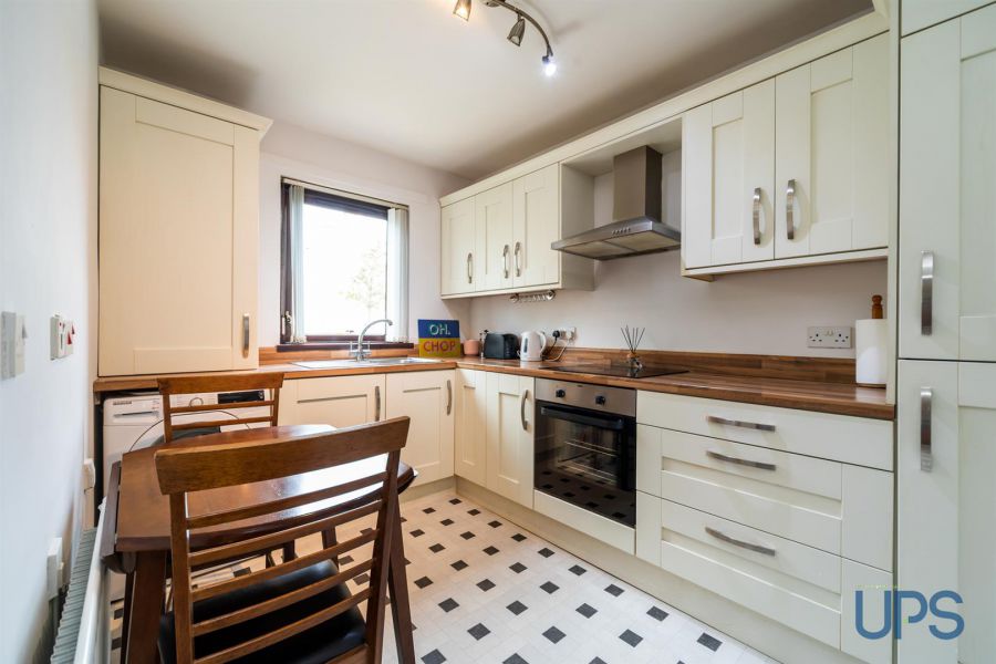 Apt, 76A Glen Road