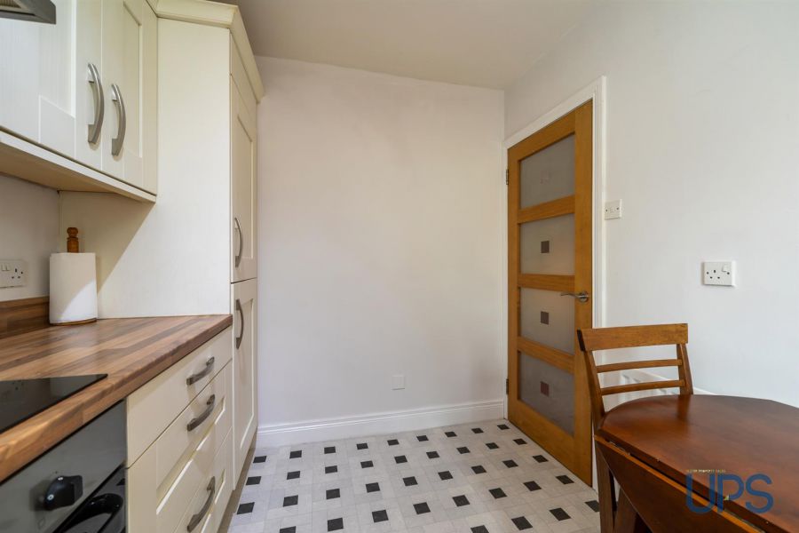 Apt, 76A Glen Road