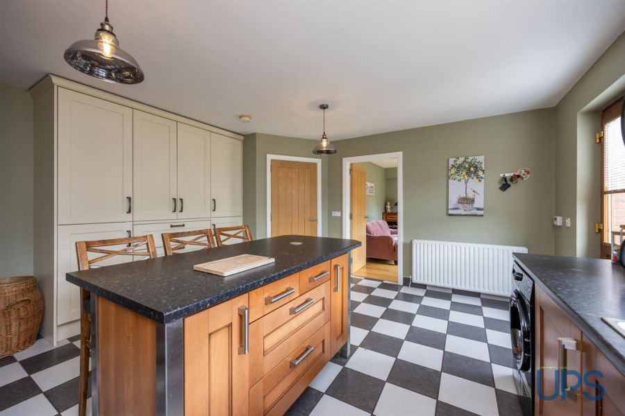 18B Glen Road