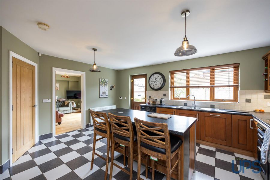 18B Glen Road
