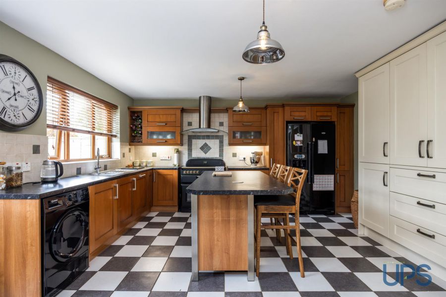 18B Glen Road