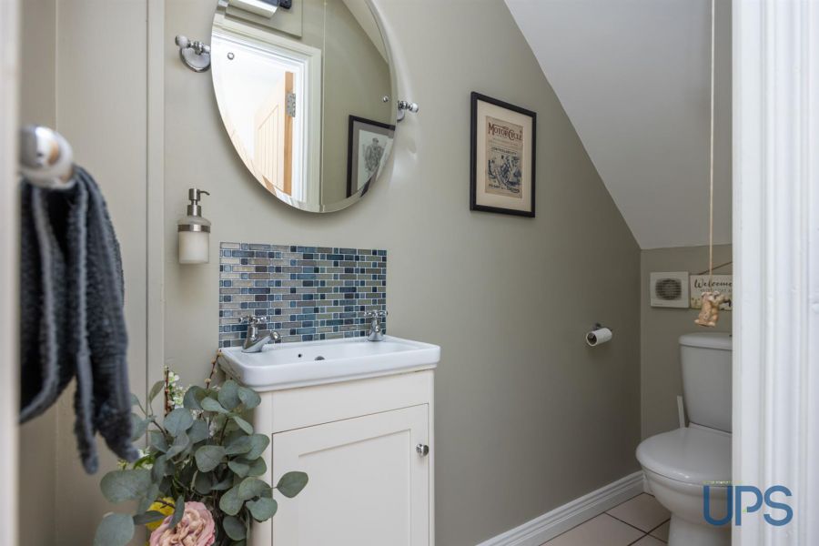 18B Glen Road