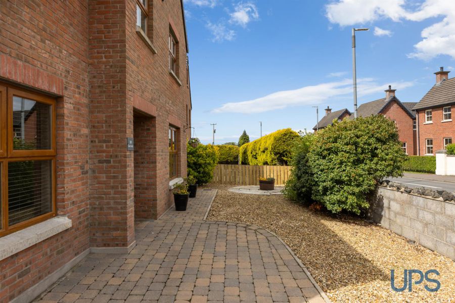 18B Glen Road