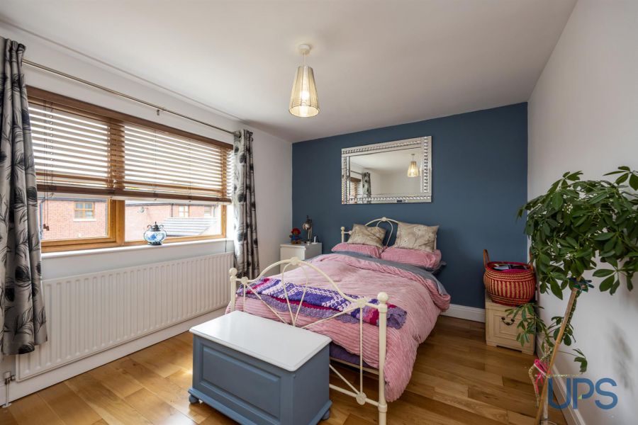 18B Glen Road