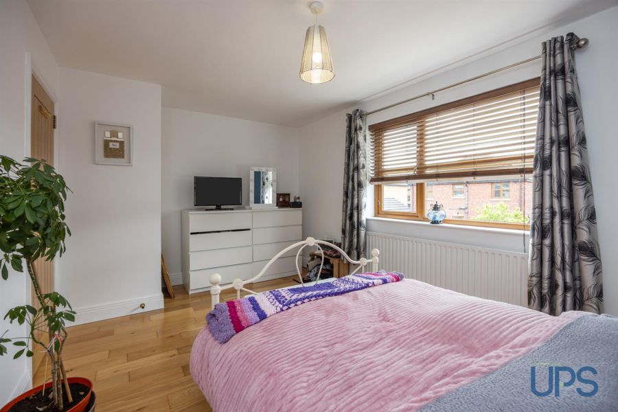18B Glen Road