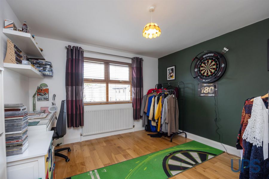 18B Glen Road