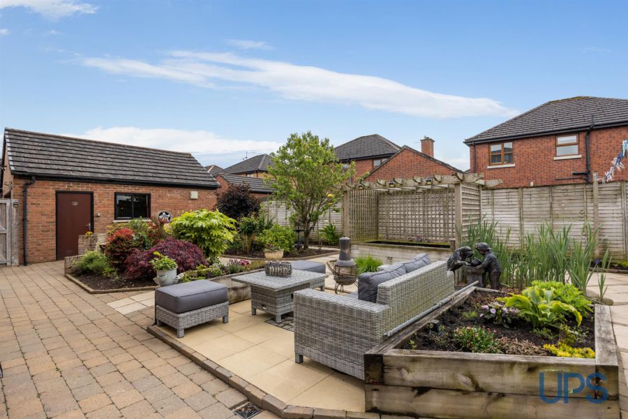 18B Glen Road
