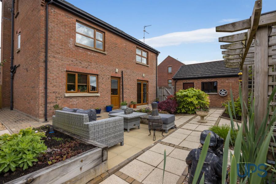 18B Glen Road