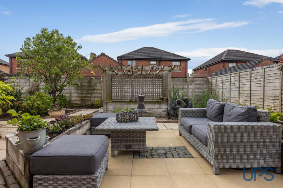 18B Glen Road