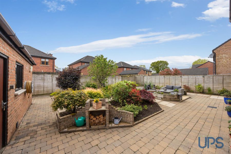 18B Glen Road