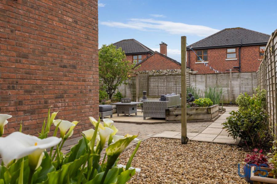 18B Glen Road