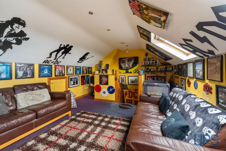 4 Meadowhill Grange