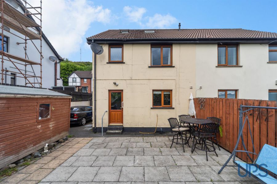 4 Meadowhill Grange