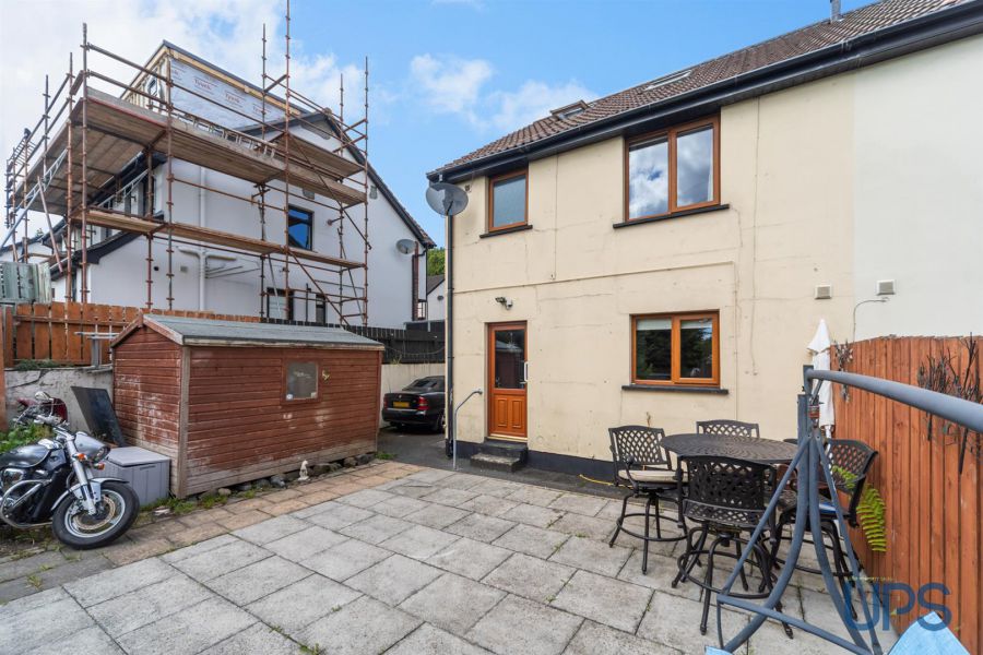 4 Meadowhill Grange