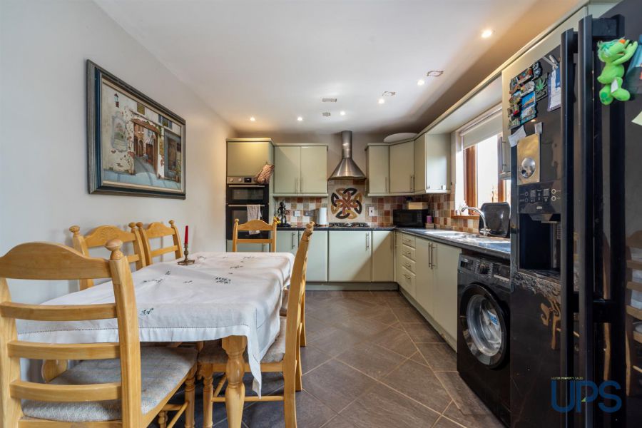 4 Meadowhill Grange