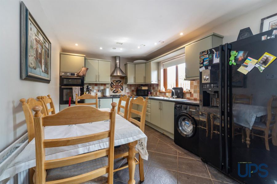 4 Meadowhill Grange