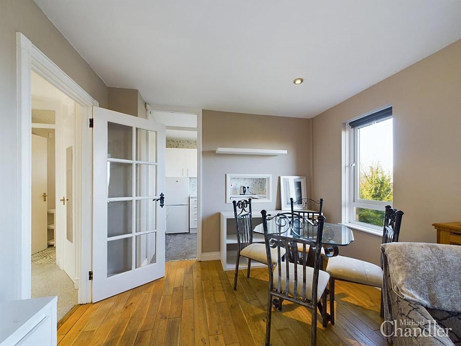 66 Glendhu Manor