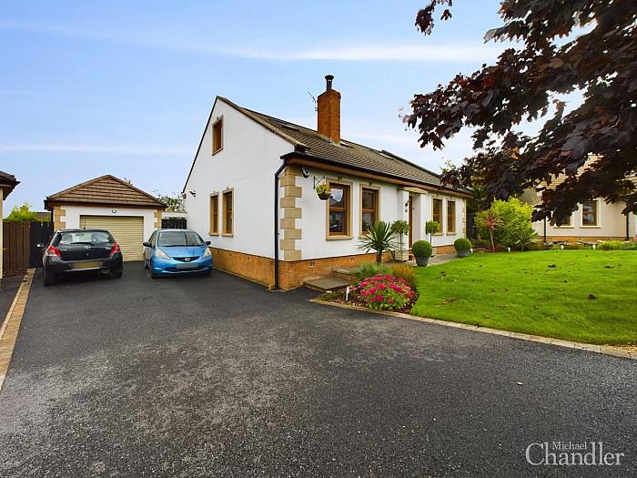 20 Oakwood Avenue, carryduff, BT8 8SW