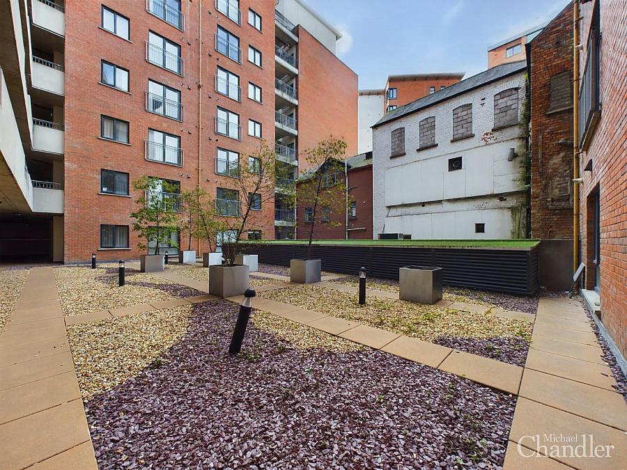 107 College Court Central King Street