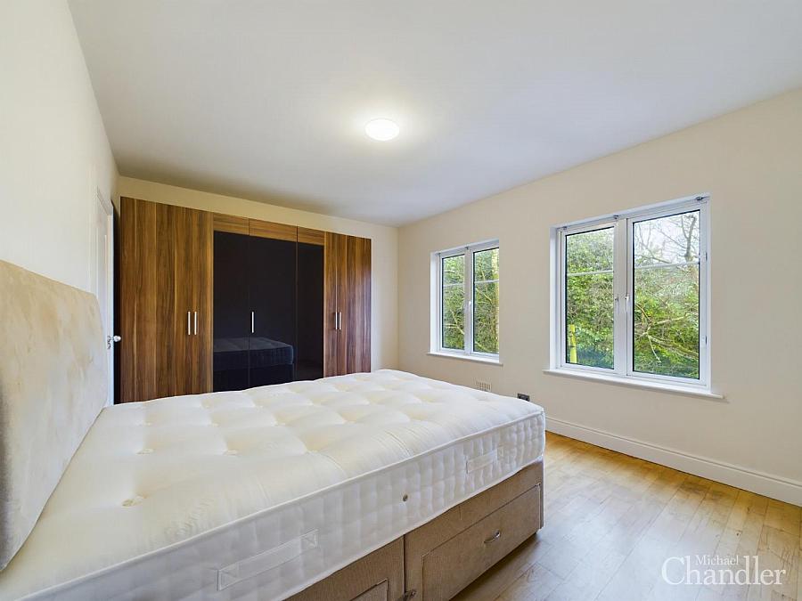 Apt 6 Holyrood Manor
