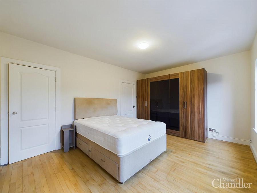 Apt 6 Holyrood Manor