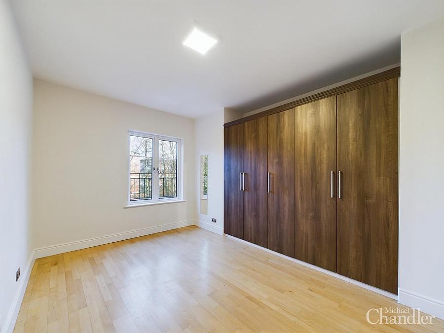 Apt 6 Holyrood Manor