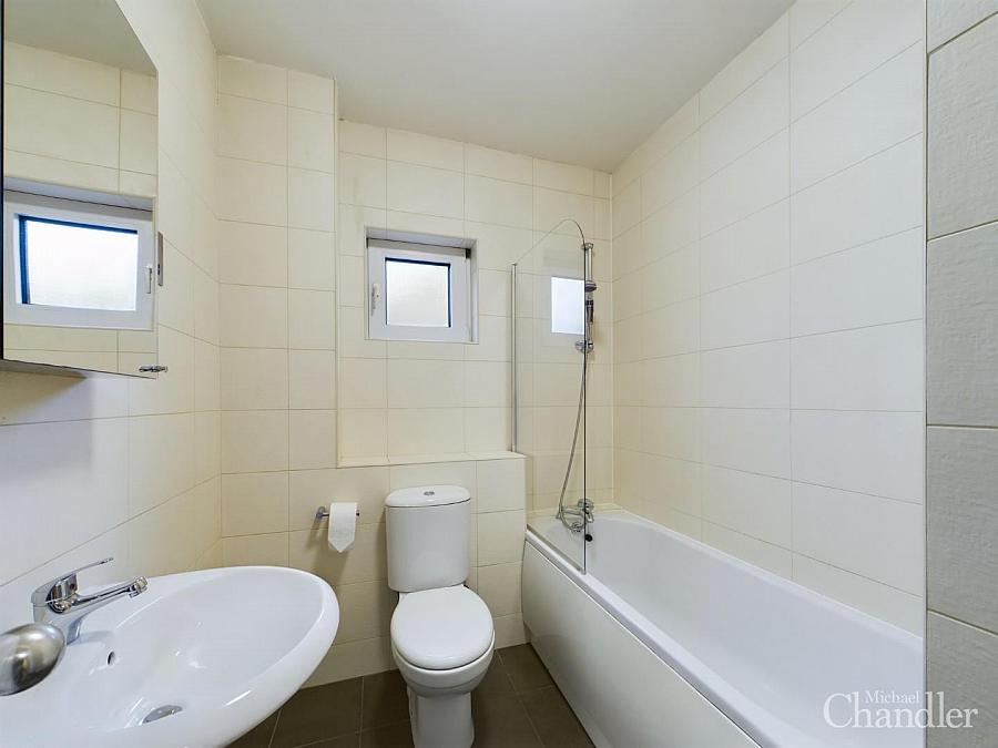 Apt 6 Holyrood Manor